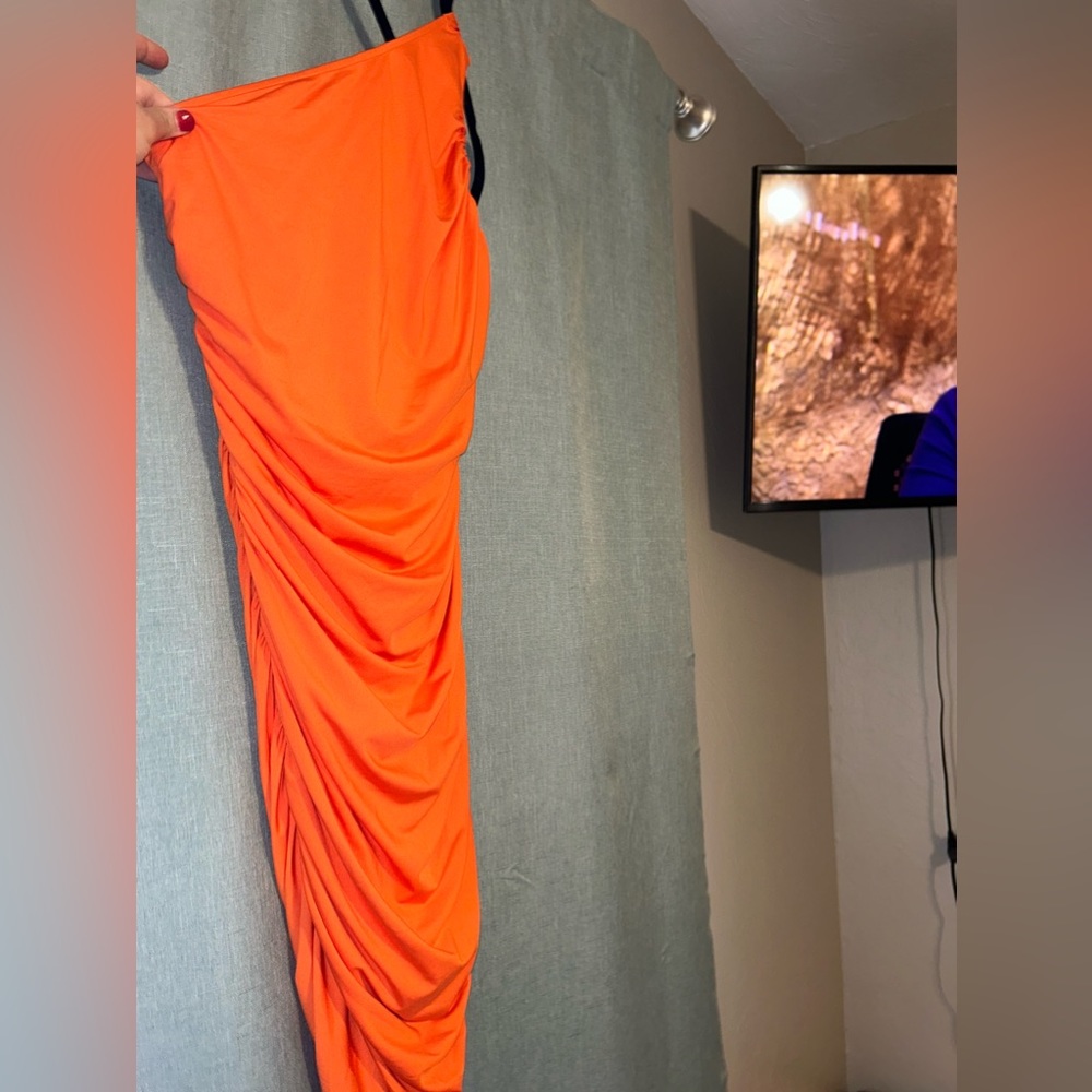 Orange one-should bodycon dress